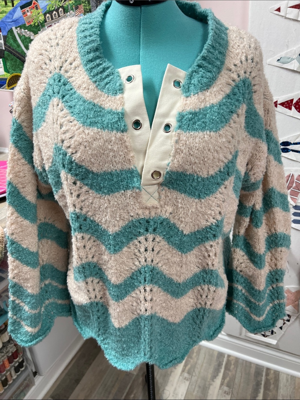 POL Cream & Teal Chevron Snap-Front Knit Pullover